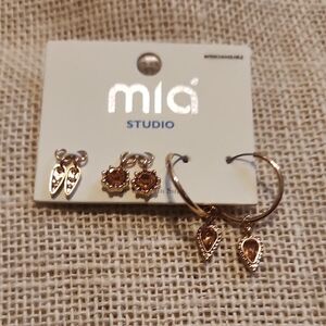 🔥3 For 10🔥 Mia Studio Gold Earring Set With 2 Set Of Extra Charms
